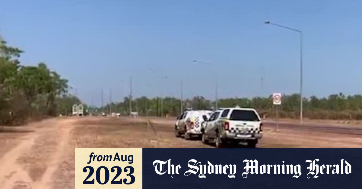 Video Military vehicle crashes in Darwin